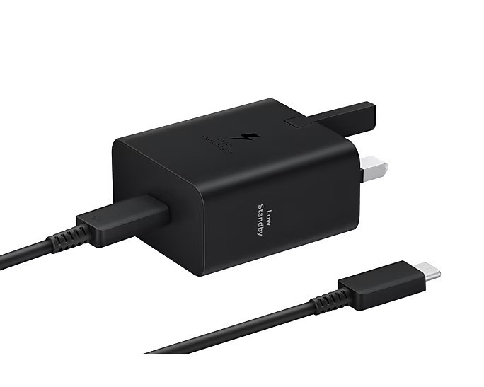 تصویر شارژر دیواری سامسونگ EP-TA845 توان ۴۵ وات، نسخه اروپا با پورت USB-C و سهشاخه