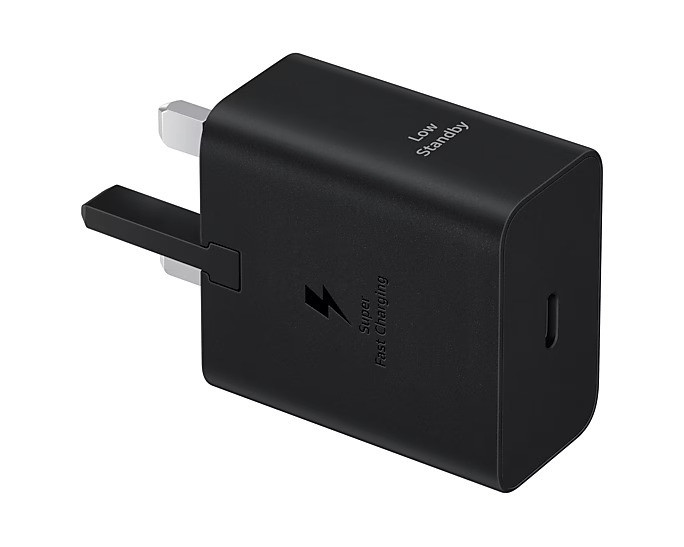 تصویر شارژر دیواری سامسونگ EP-TA845 توان ۴۵ وات، نسخه اروپا با پورت USB-C و سهشاخه