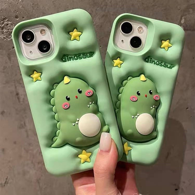 قاب فانتزی سیلیکونی طرح دایناسور مدل Dragon Fidget به رنگ سبز با طراحی برجسته و ستارههای زرد