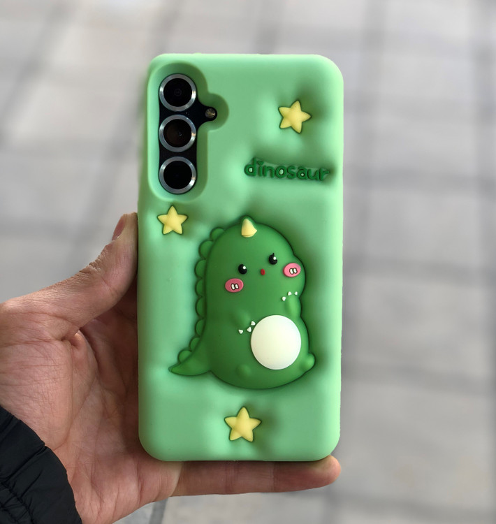 قاب فانتزی سیلیکونی طرح دایناسور مدل Dragon Fidget به رنگ سبز با طراحی برجسته و ستارههای زرد