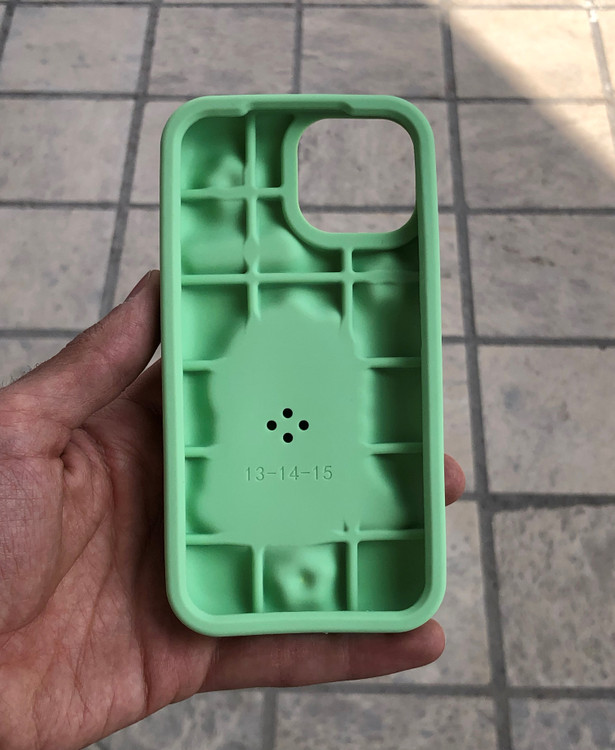 قاب فانتزی سیلیکونی طرح دایناسور مدل Dragon Fidget به رنگ سبز با طراحی برجسته و ستارههای زرد