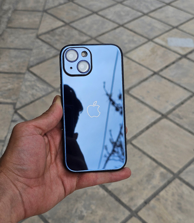 قاب شیشهای AG Glass با پشت شیشهای براق، فریم استیل ضد ساییدگی و محافظ لنز دوربین، طراحی لوکس و مقاوم برای گوشی.