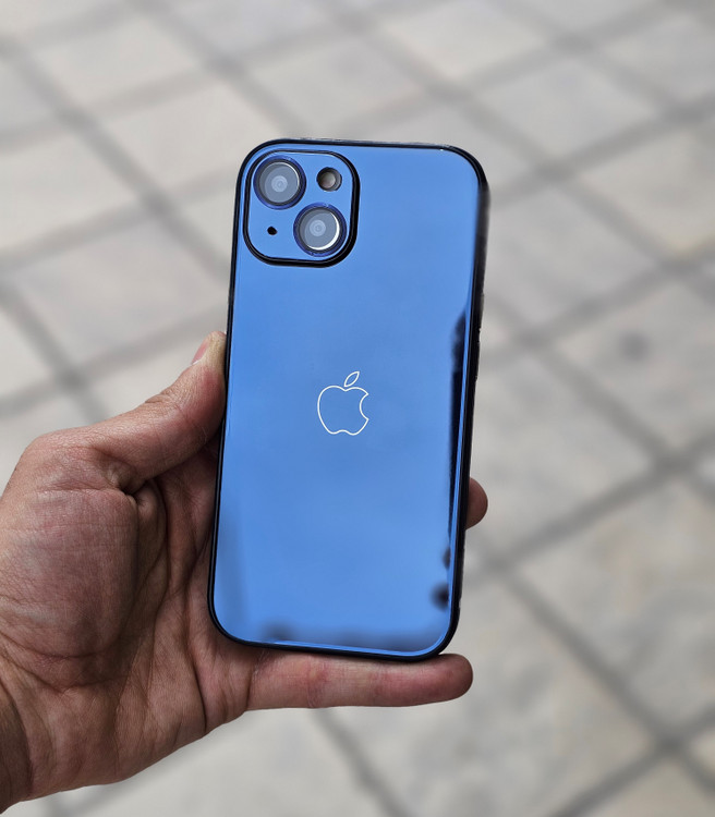 قاب شیشهای AG Glass با پشت شیشهای براق، فریم استیل ضد ساییدگی و محافظ لنز دوربین، طراحی لوکس و مقاوم برای گوشی.