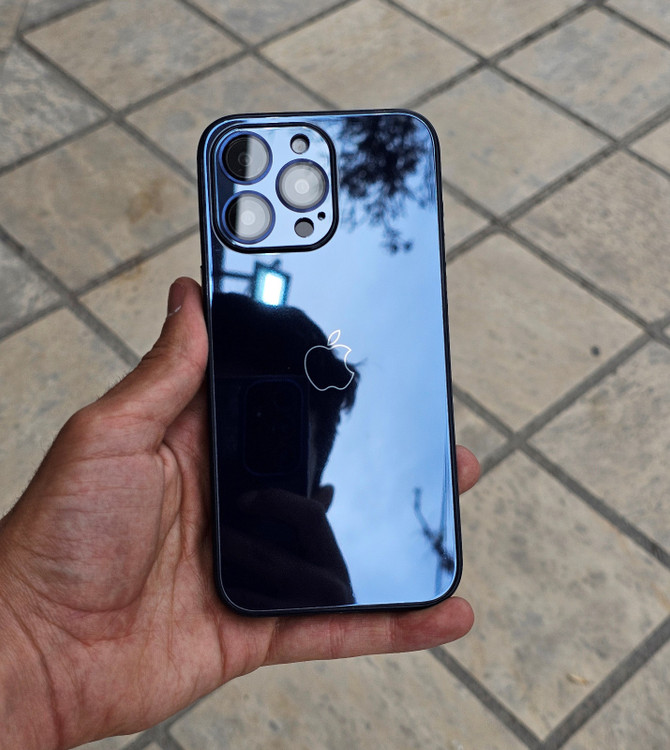 قاب شیشهای AG Glass با پشت شیشهای براق، فریم استیل ضد ساییدگی و محافظ لنز دوربین، طراحی لوکس و مقاوم برای گوشی.