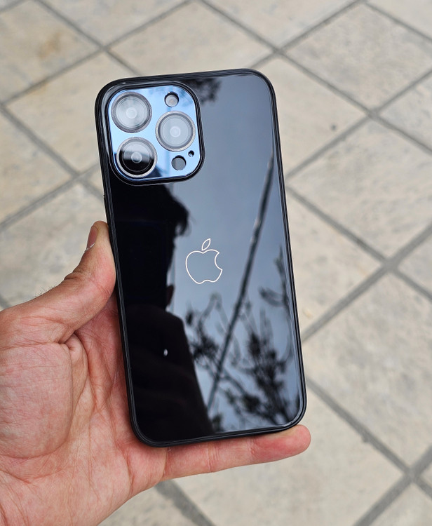 قاب شیشهای AG Glass با پشت شیشهای براق، فریم استیل ضد ساییدگی و محافظ لنز دوربین، طراحی لوکس و مقاوم برای گوشی.