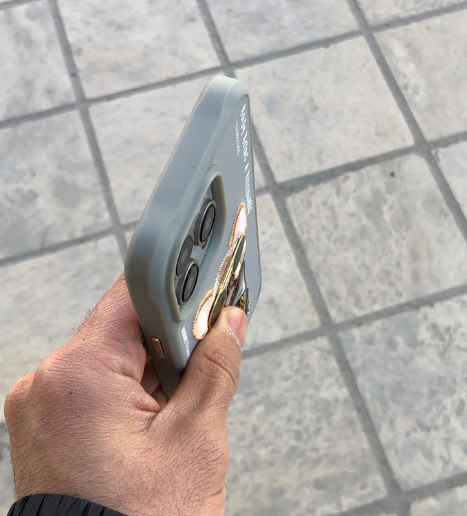 قاب طرحدار قلابدوزی نیمی Nimmy مدل Busy Being A Billionaire با گلدوزی سگ سهبعدی و طراحی خاص