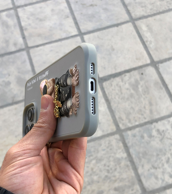 قاب طرحدار قلابدوزی نیمی Nimmy مدل Busy Being A Billionaire با گلدوزی سگ سهبعدی و طراحی خاص