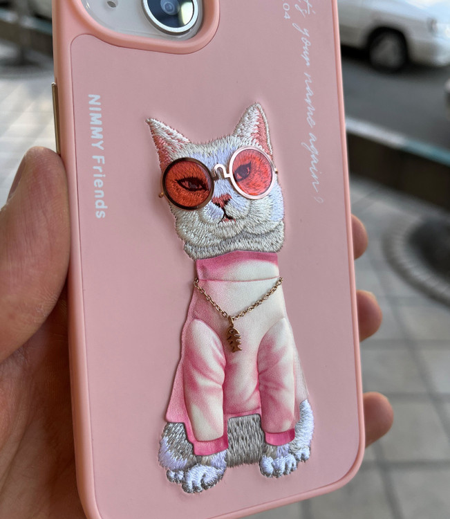 قاب طرحدار قلابدوزی نیمی Nimmy مدل What Is Your Name Again با گلدوزی گربه سهبعدی و دکمههای فلزی